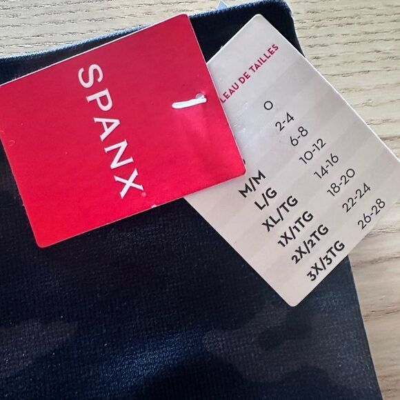 SPANX Look at Me Now High-Waisted Seamless Leggings - Black Camo Size Medium NWT - Picture 3 of 6
